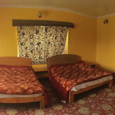 Royal Residency Hotel Srīnagar Eksteriør billede