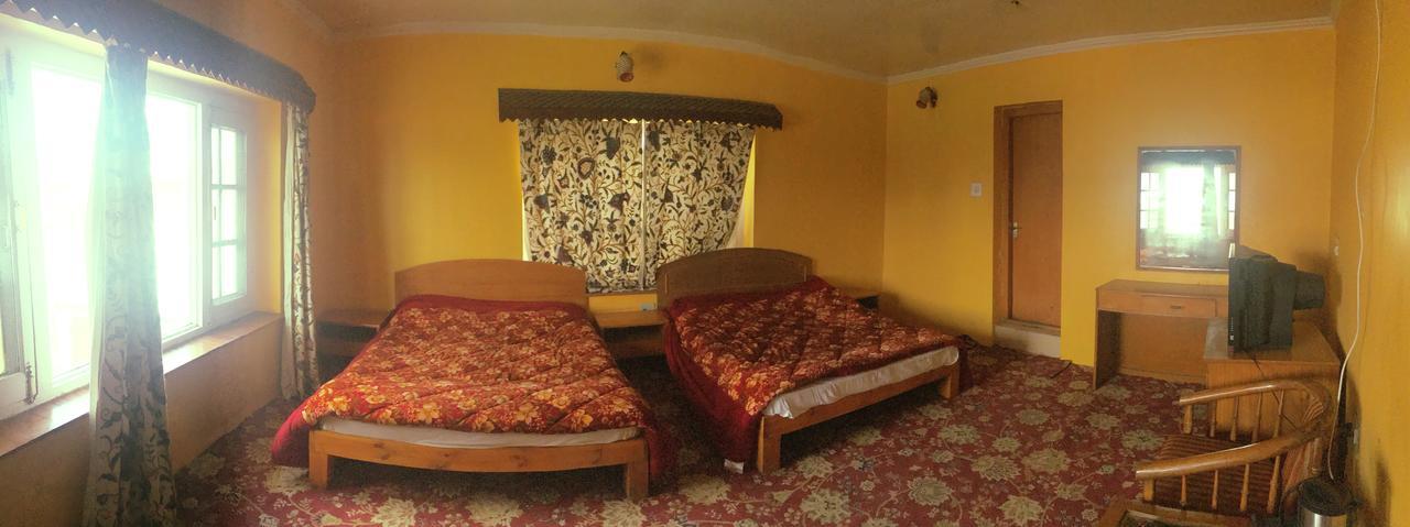 Royal Residency Hotel Srīnagar Eksteriør billede